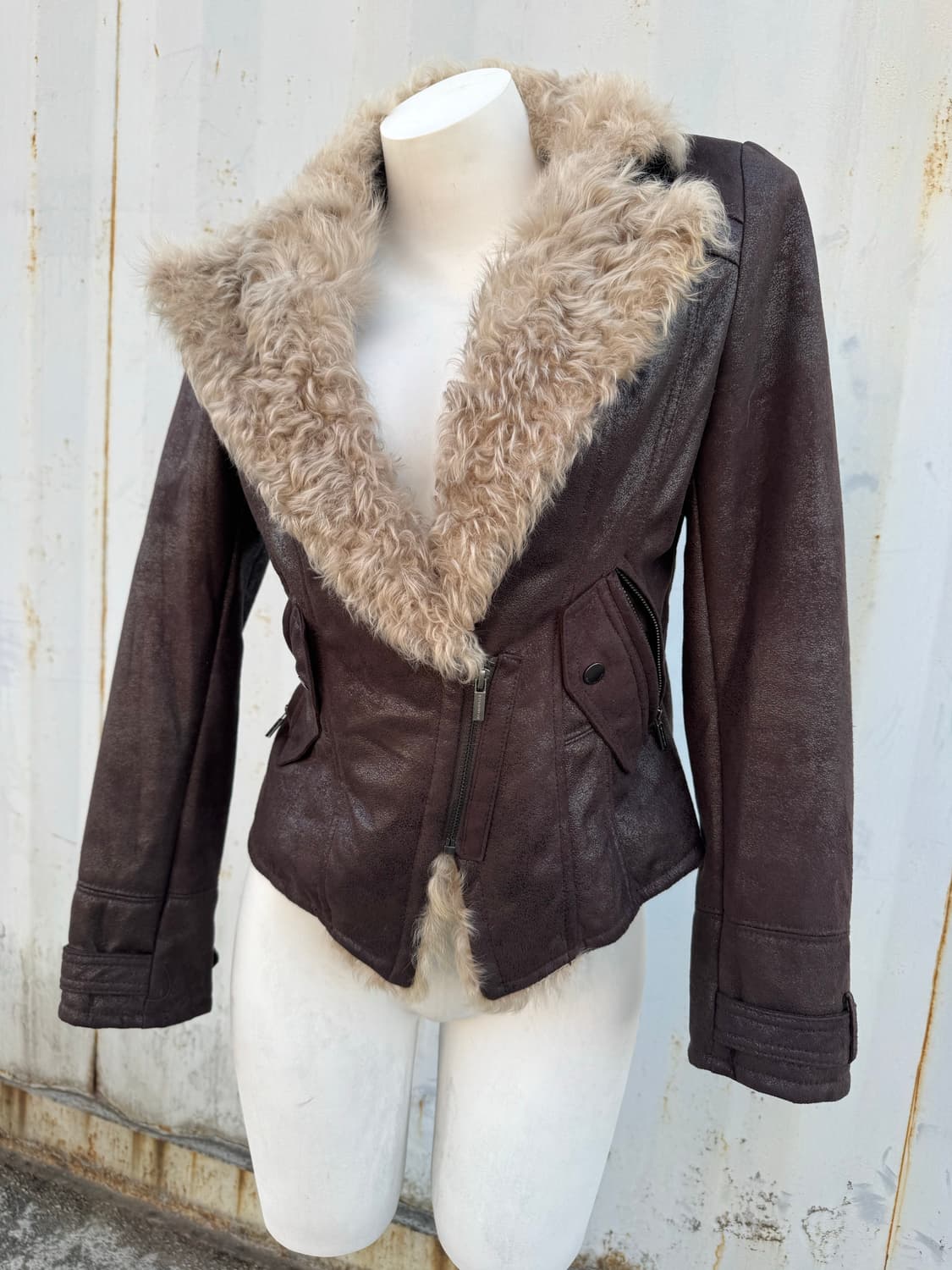 Dark brown shearling jacket 상품이미지2