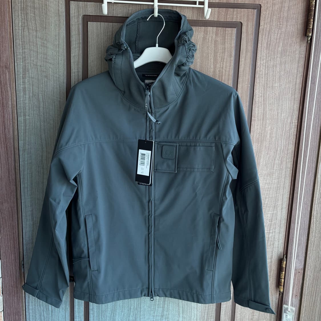 [새상품]씨피컴퍼니 CP컴퍼니 메트로폴리스 로고 자켓 차콜 상품이미지1