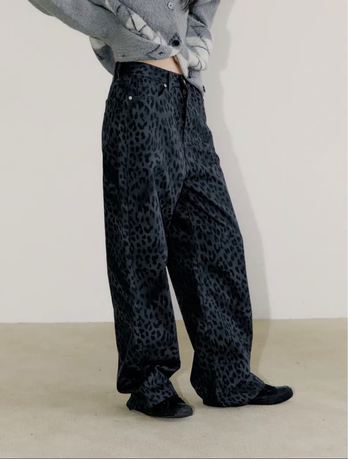 WIDE LEOPARD PANTS, CHARCOAL 상품이미지1