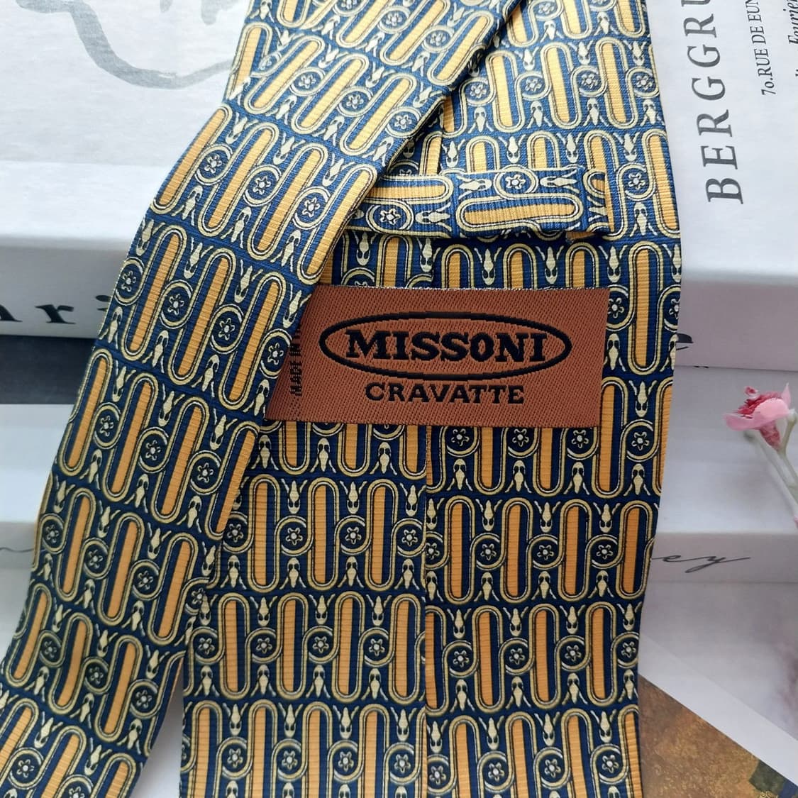 미쏘니 실크 골드 패턴 넥타이 9.6cm A+등급 K1422
 상품이미지6