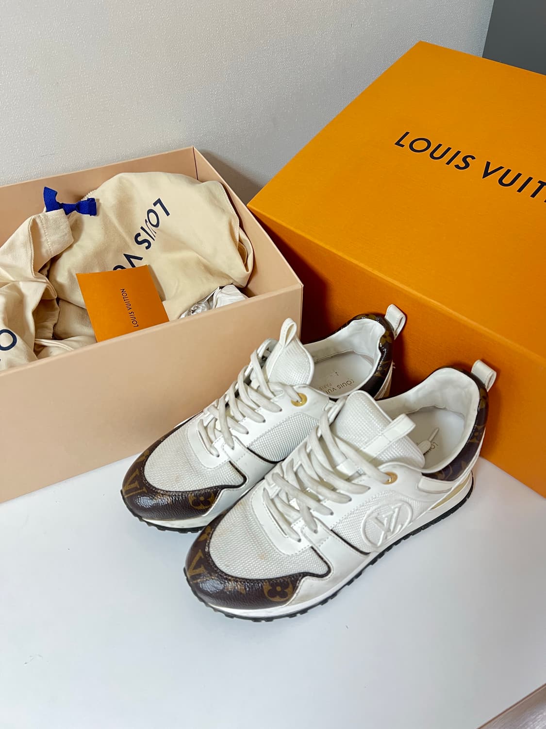 루이비통 런어웨이 스니커즈 37 상품이미지1