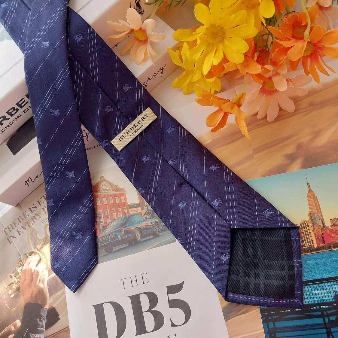 버버리 네이비 기마사 패턴 슬림 넥타이 8cm A+등급 K2553
 상품이미지5