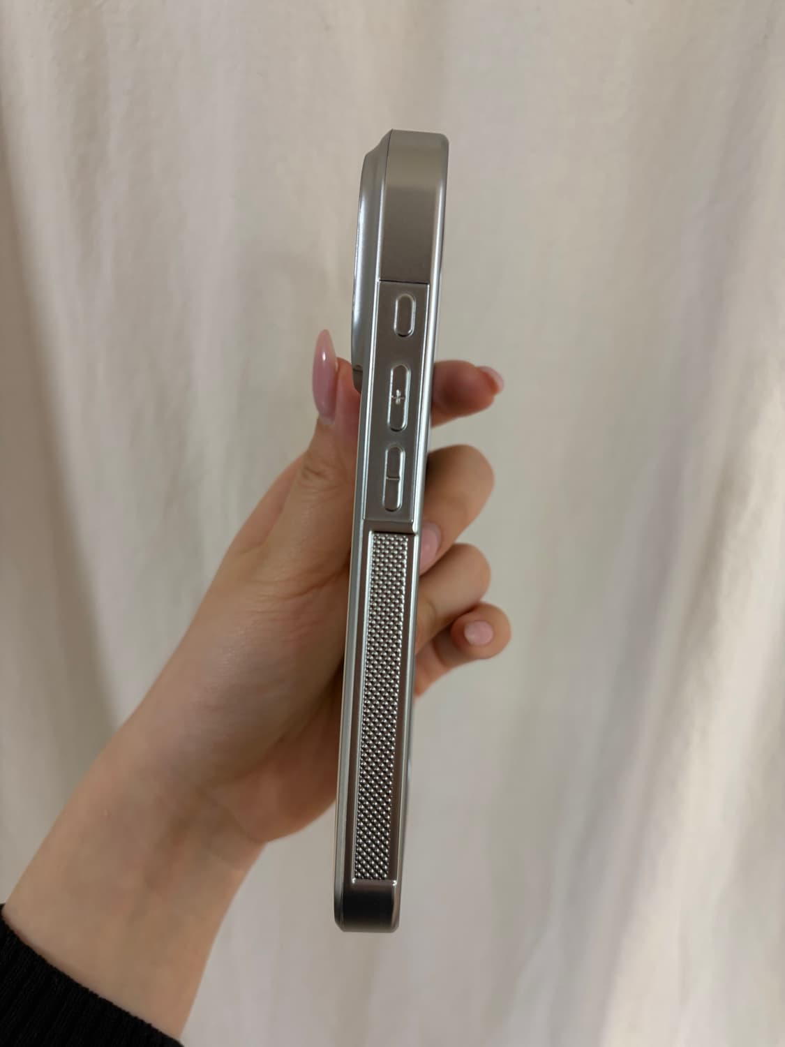 미닛뮤트 실버 에폭시 아이폰 17프로 케이스 (버터) 상품이미지7