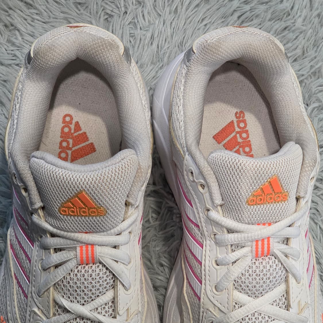 6q-27:아디다스 쿠션 러닝화 화이트-핑크 (240)-상태굿 상품이미지6