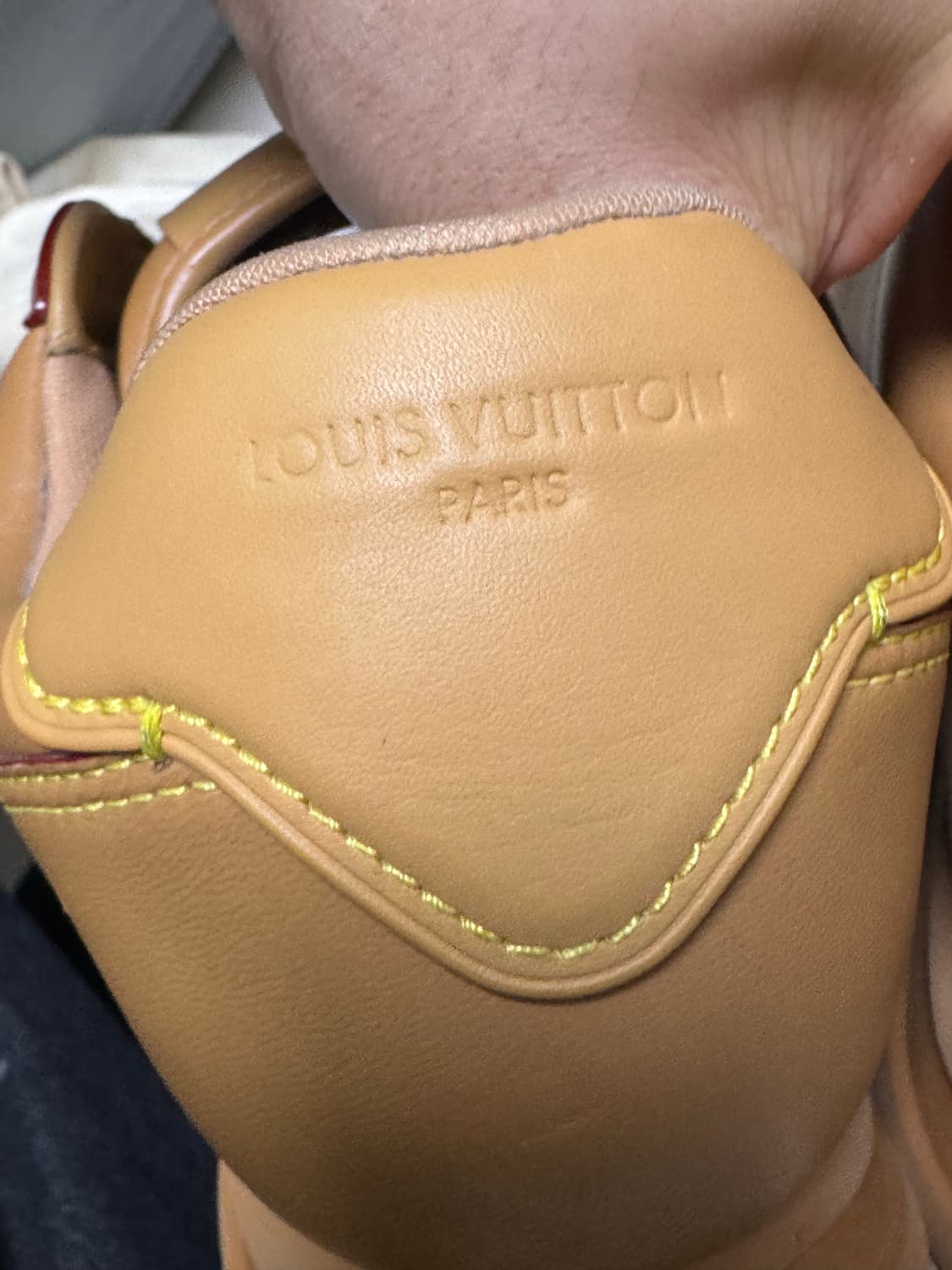 Louis Vuitton 루이비통 LV 버터소프트 로고 레더 코르테즈 상품이미지6