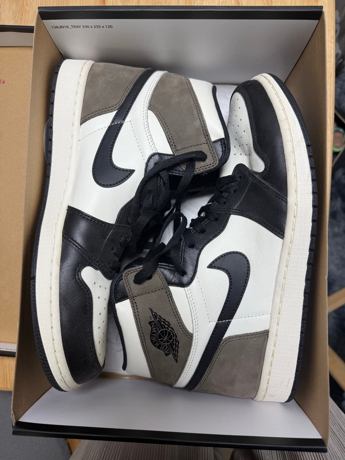 조던 1 레트로 하이 모카 상품이미지1