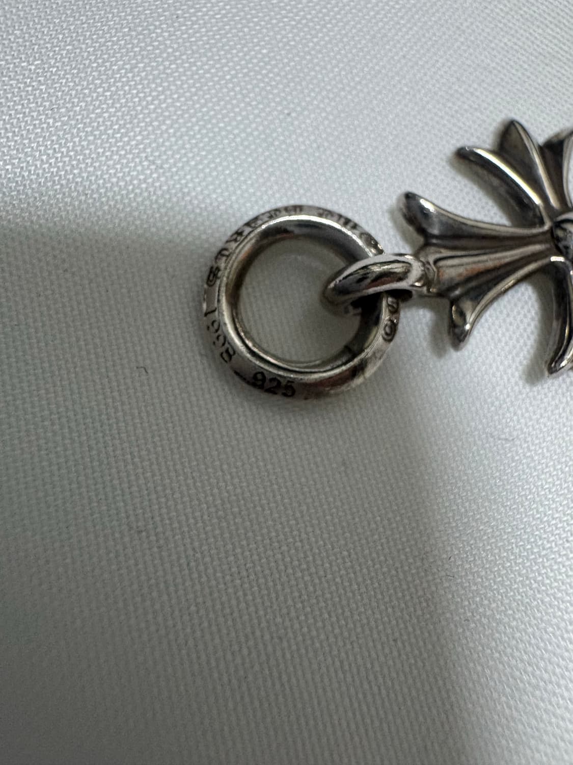 크롬하츠 타이니 크로스 팬던트 팝니다 상품이미지2