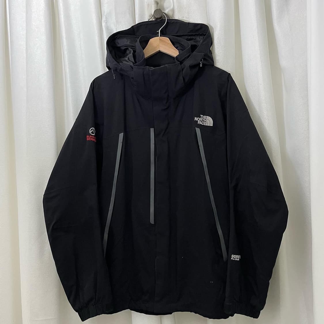 노스페이스 블랙 고어텍스 윈드브레이커 상품이미지1