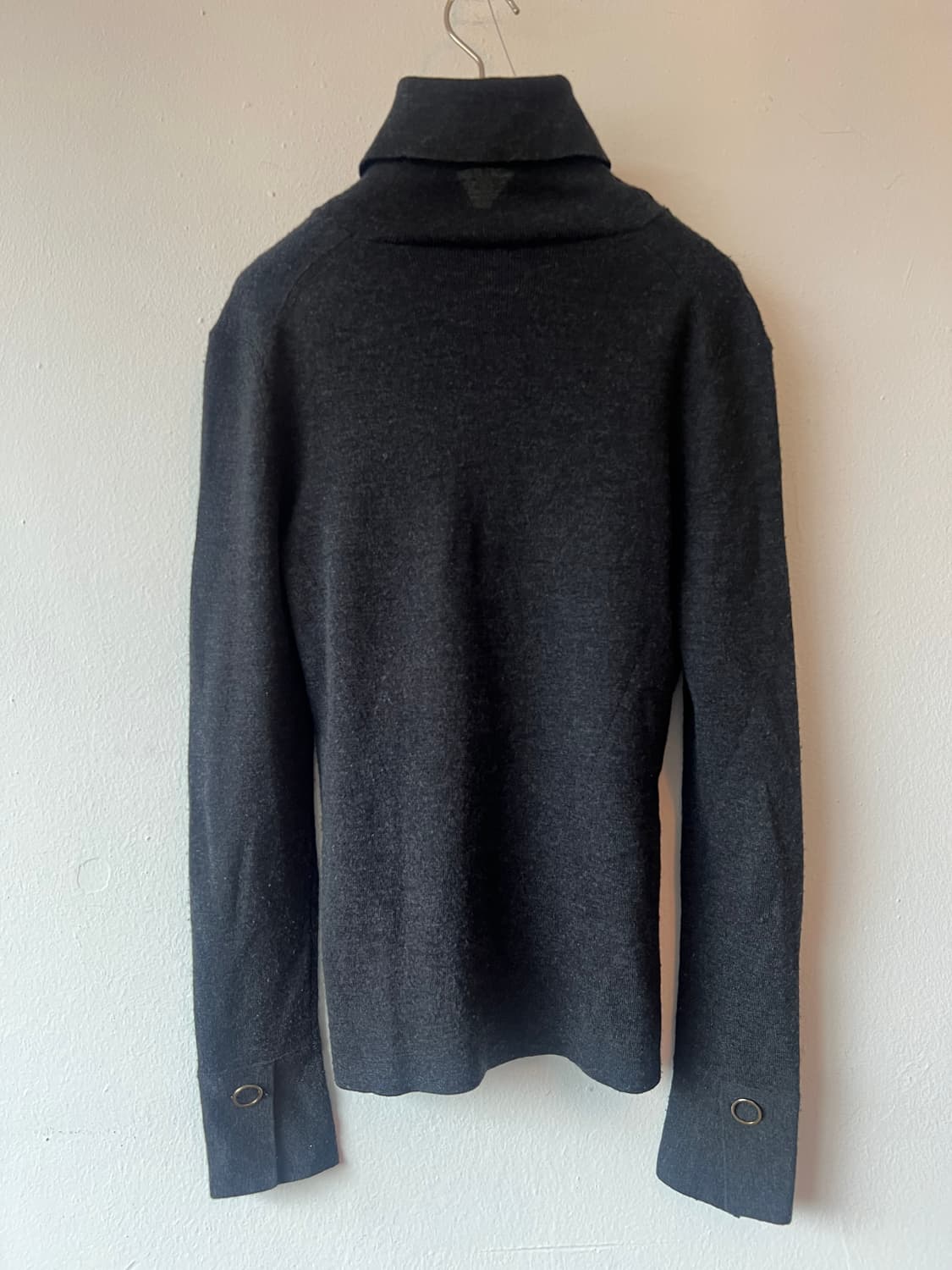 미샤 여성 차콜그레이 터틀넥니트 니트티셔츠 상품이미지3