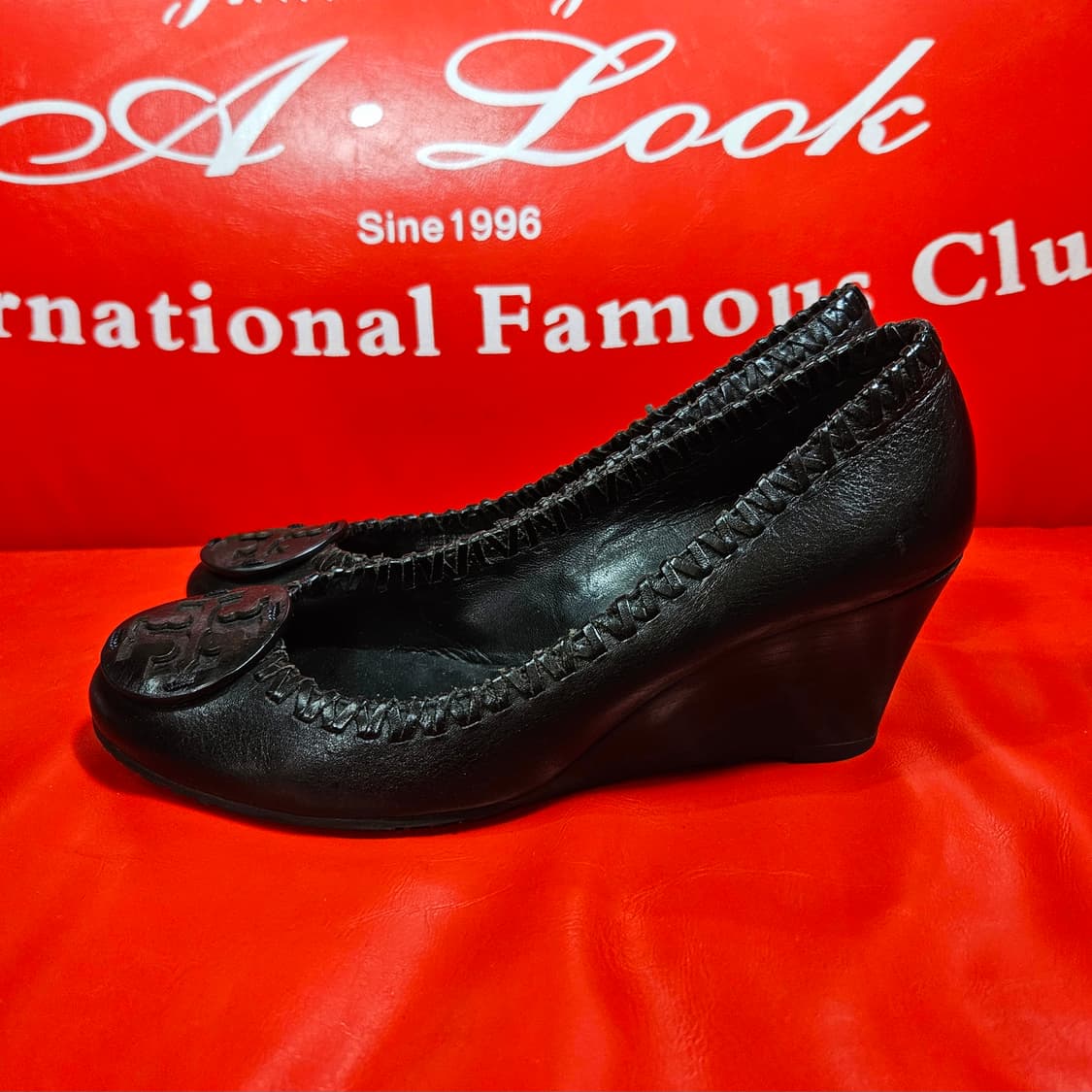 토리버치 시그니쳐 로고 가죽 웨지힐 6.5size(235) 상품이미지3