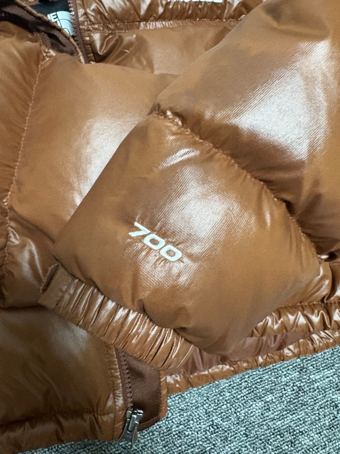 노스페이스 700 해외판 브라운 숏패딩(켄달제너) 상품이미지3