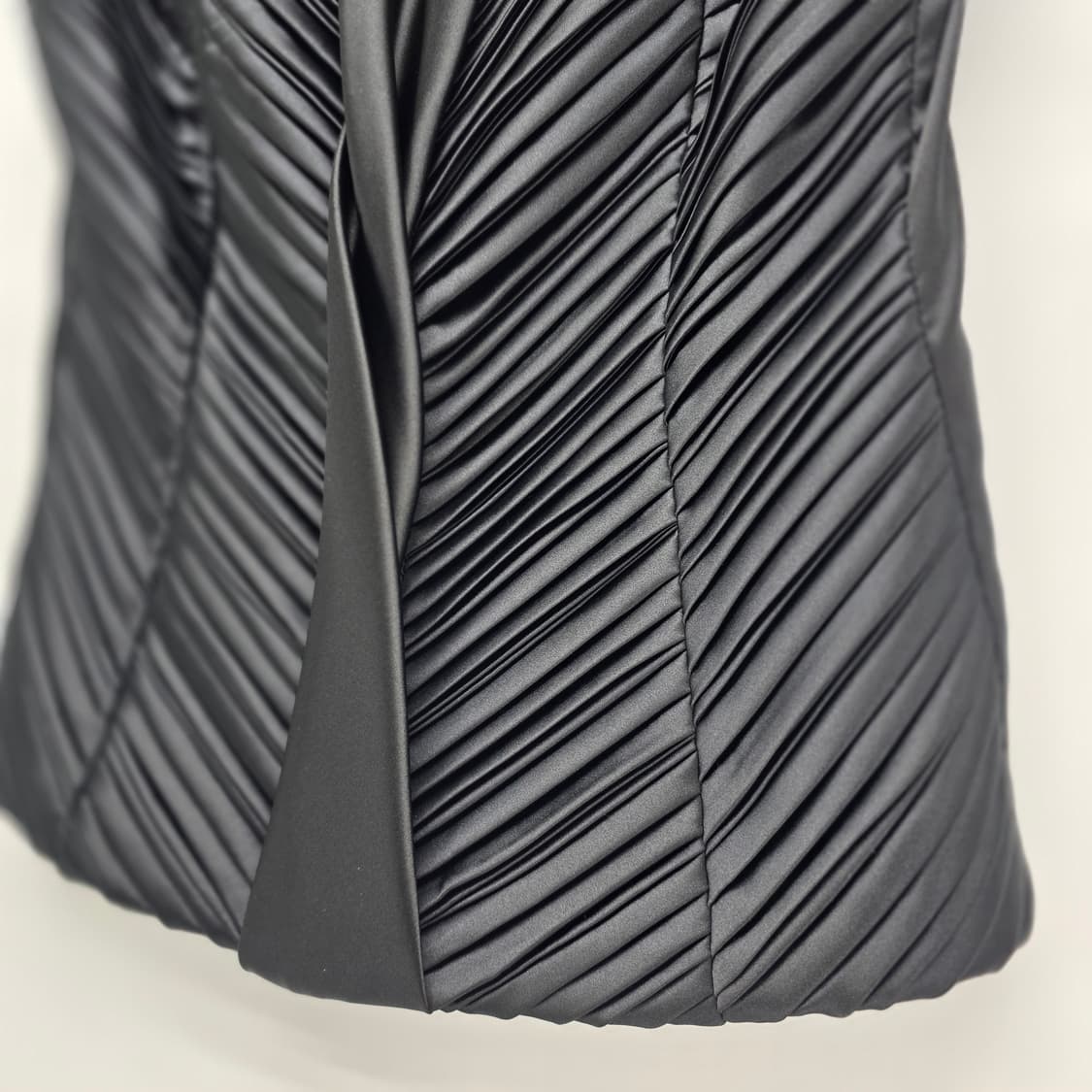 S SOLEZIA 플리츠 새틴 블라우스 블랙 하객룩 블라우스 상품이미지3