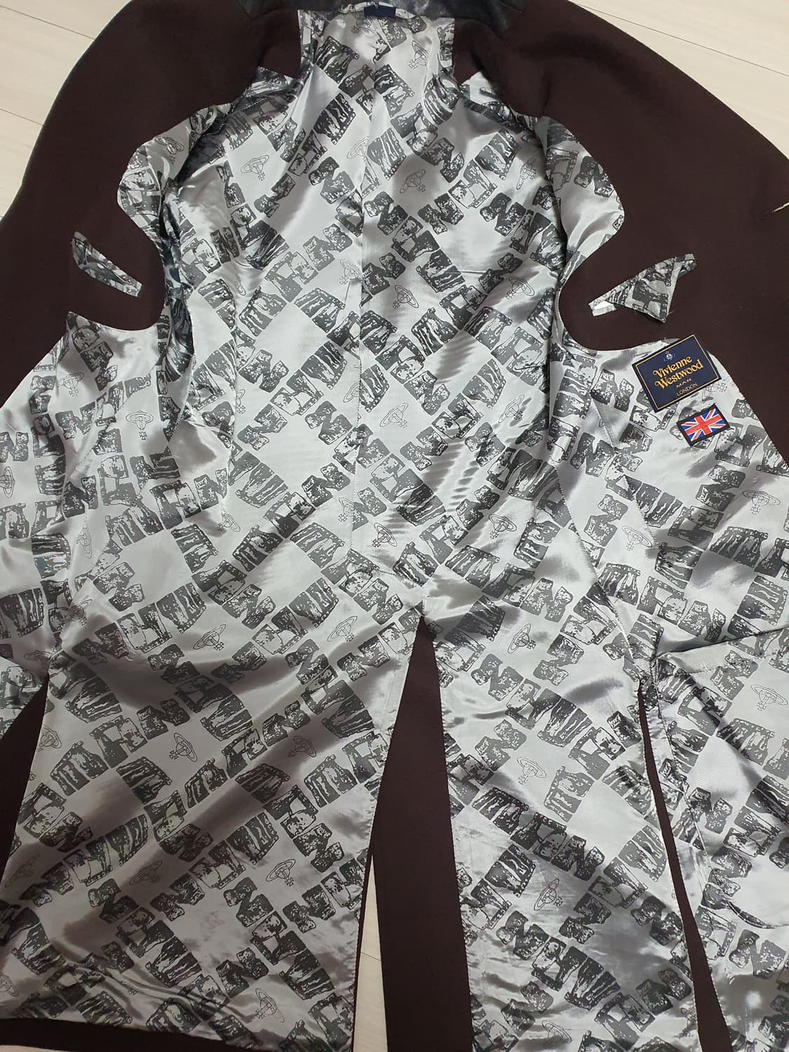 비비안웨스트우드 브라운컬러 코트 상품이미지8