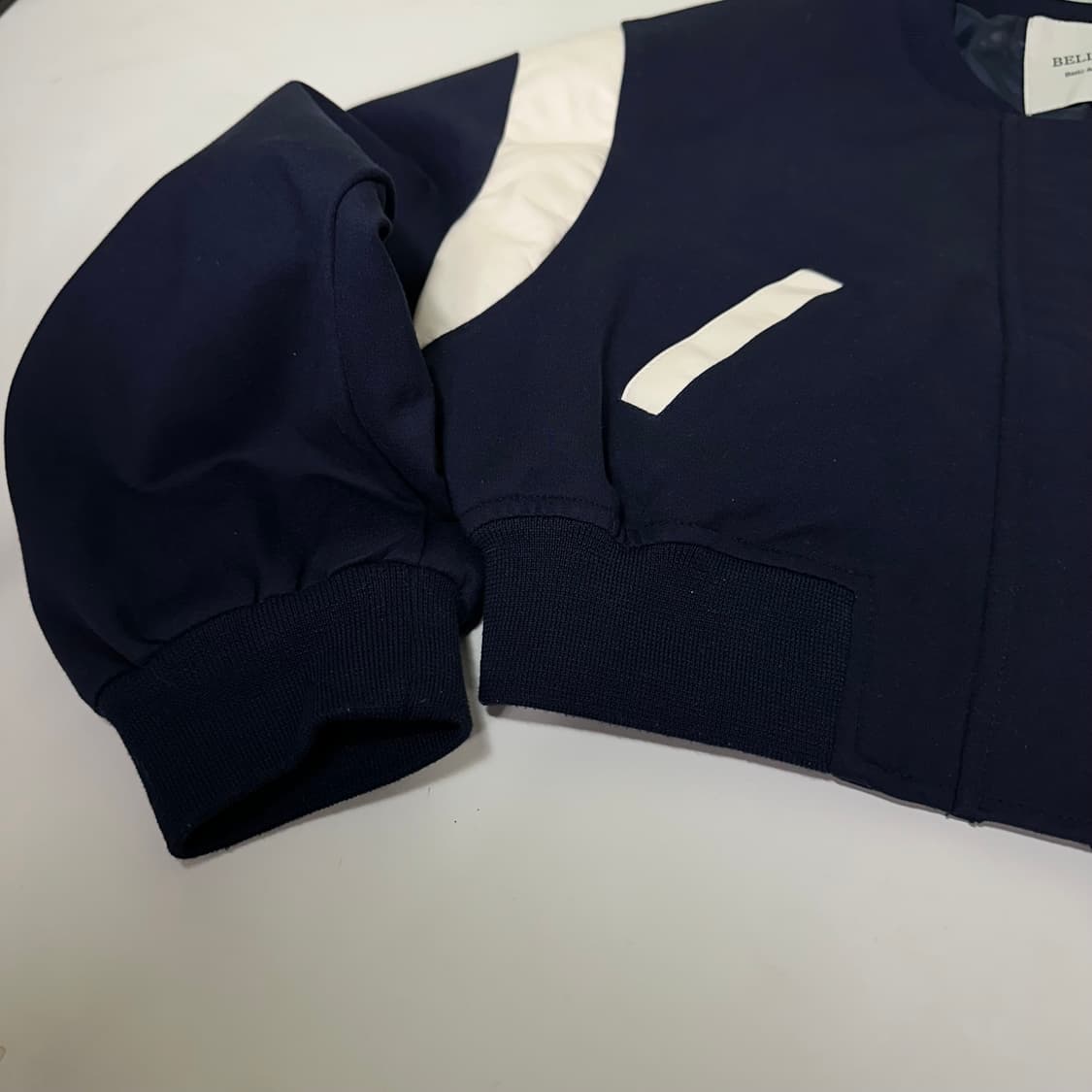 우먼S-M 벨리드 네이비 레더배색 크롭 바시티자켓 상품이미지2