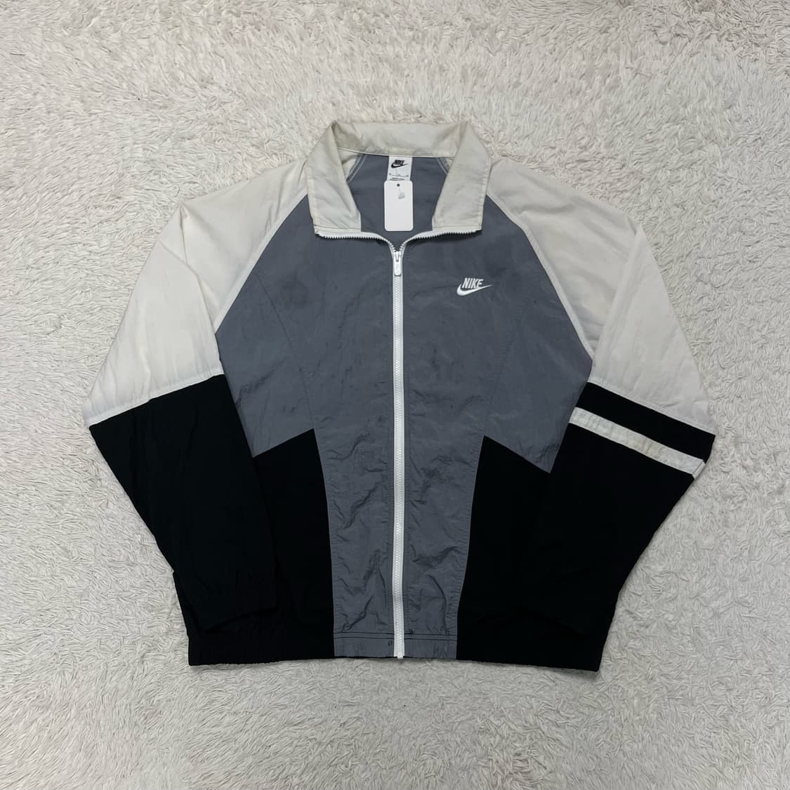 Nike woven unlined windbreaker 상품이미지4