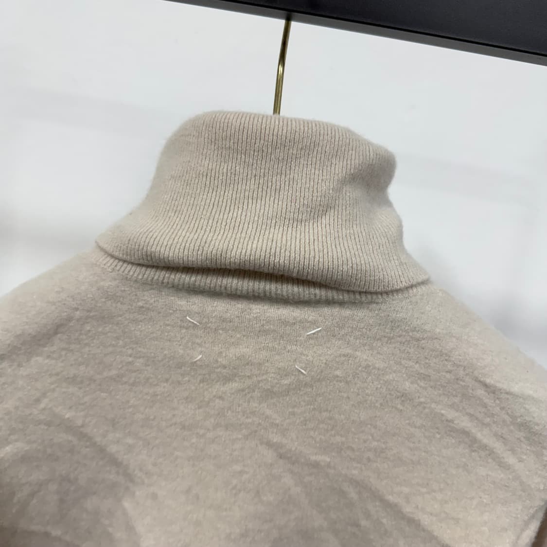 메종 마르지엘라 여성 언발란스 니트 목티 상품이미지6