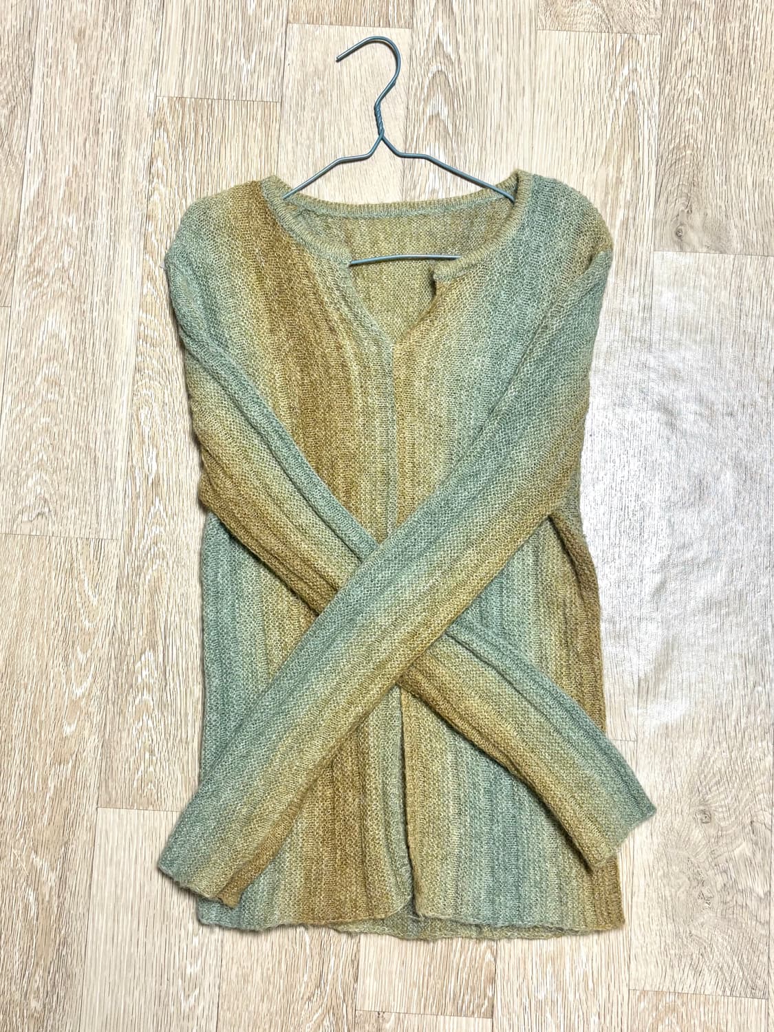 컬러인아이디 브이넥 니트 상품이미지1