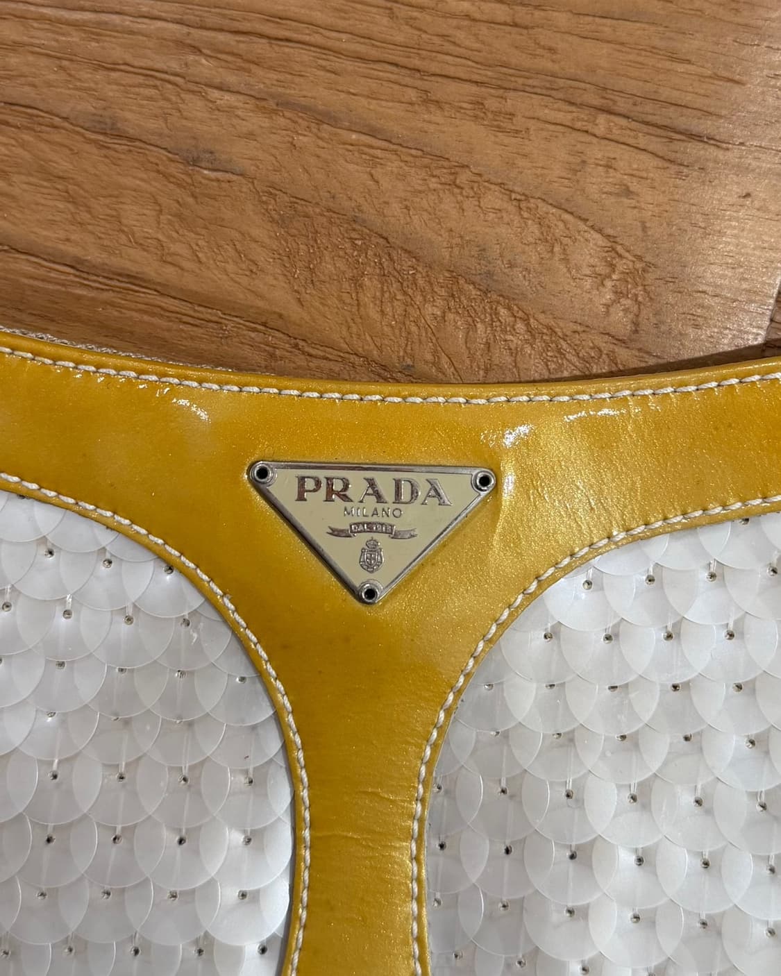 프라다 옐로우 멀티컬러 메시 시퀸 레더 미니숄더백 상품이미지6