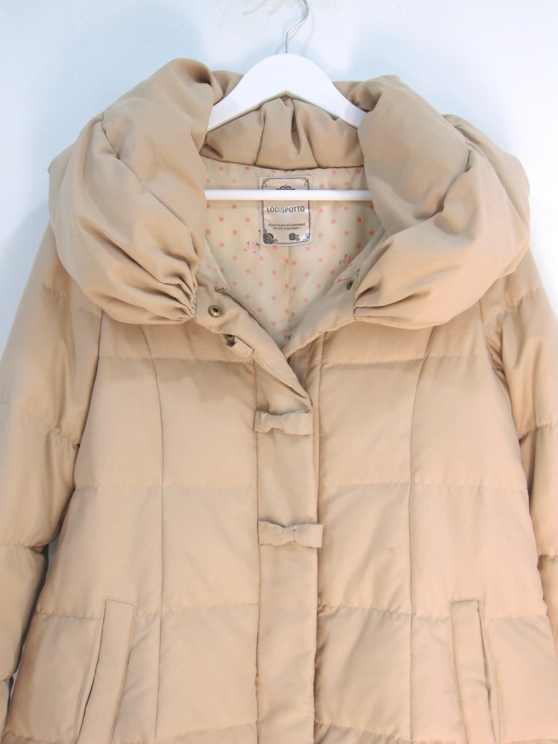 lodispotto 로디스포토 밀크베이지 리본 패딩 상품이미지3