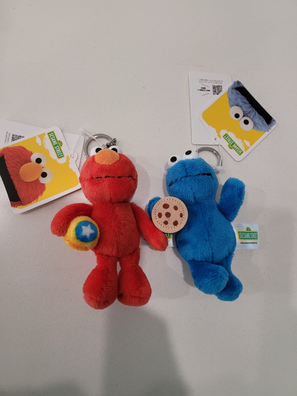 📢 [판매] 가방 속의 작은 친구, 니키 x 세서미 스트리트 콜라보 키 상품이미지1