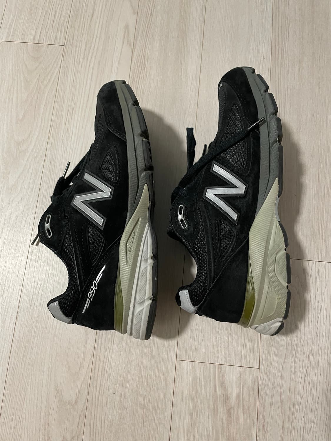 뉴발란스 990 v4 블랙 상품이미지4