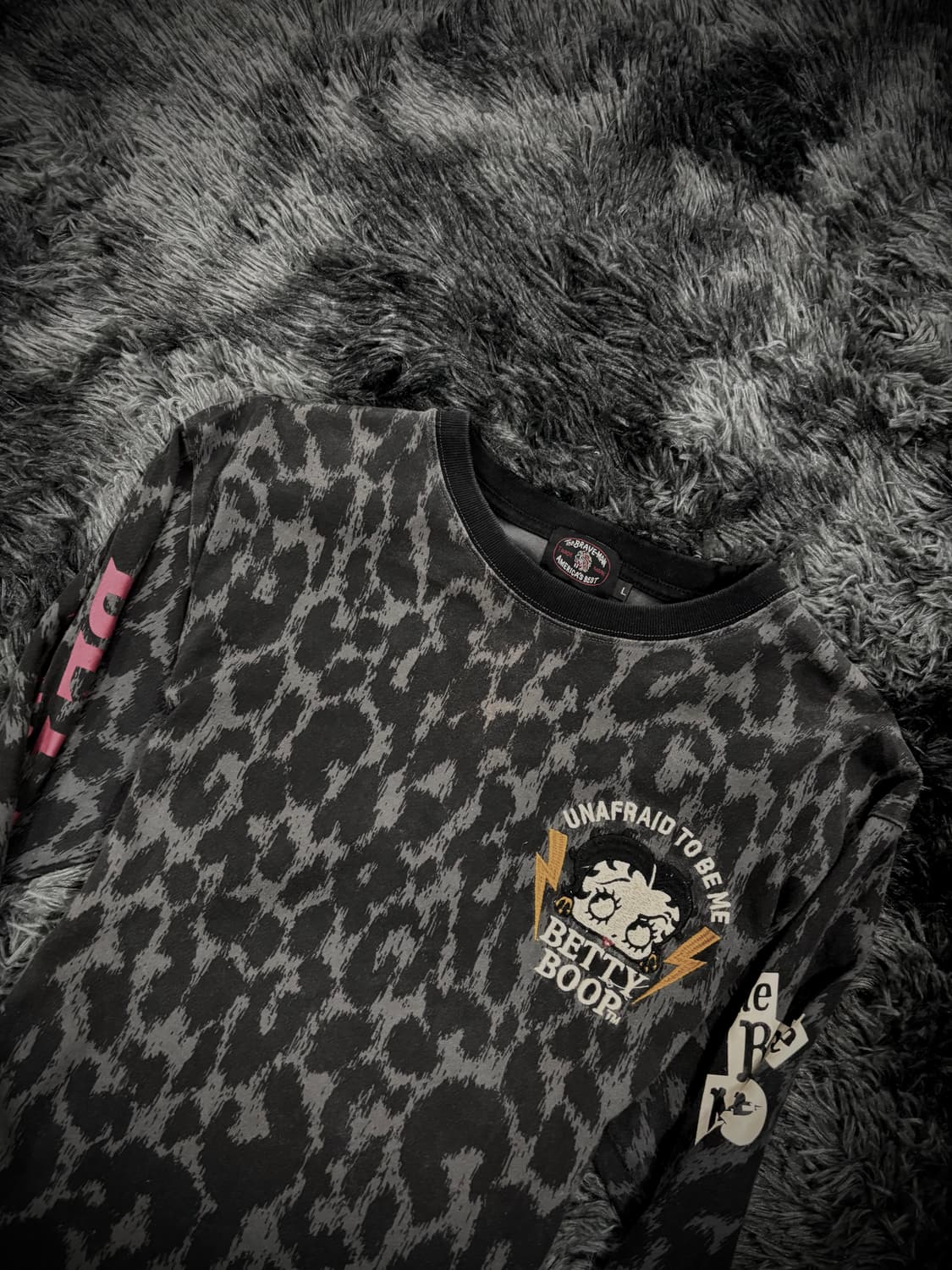 Bettyboop X Thebraveman 그레이 호피 베티붑 자수긴팔티 상품이미지4