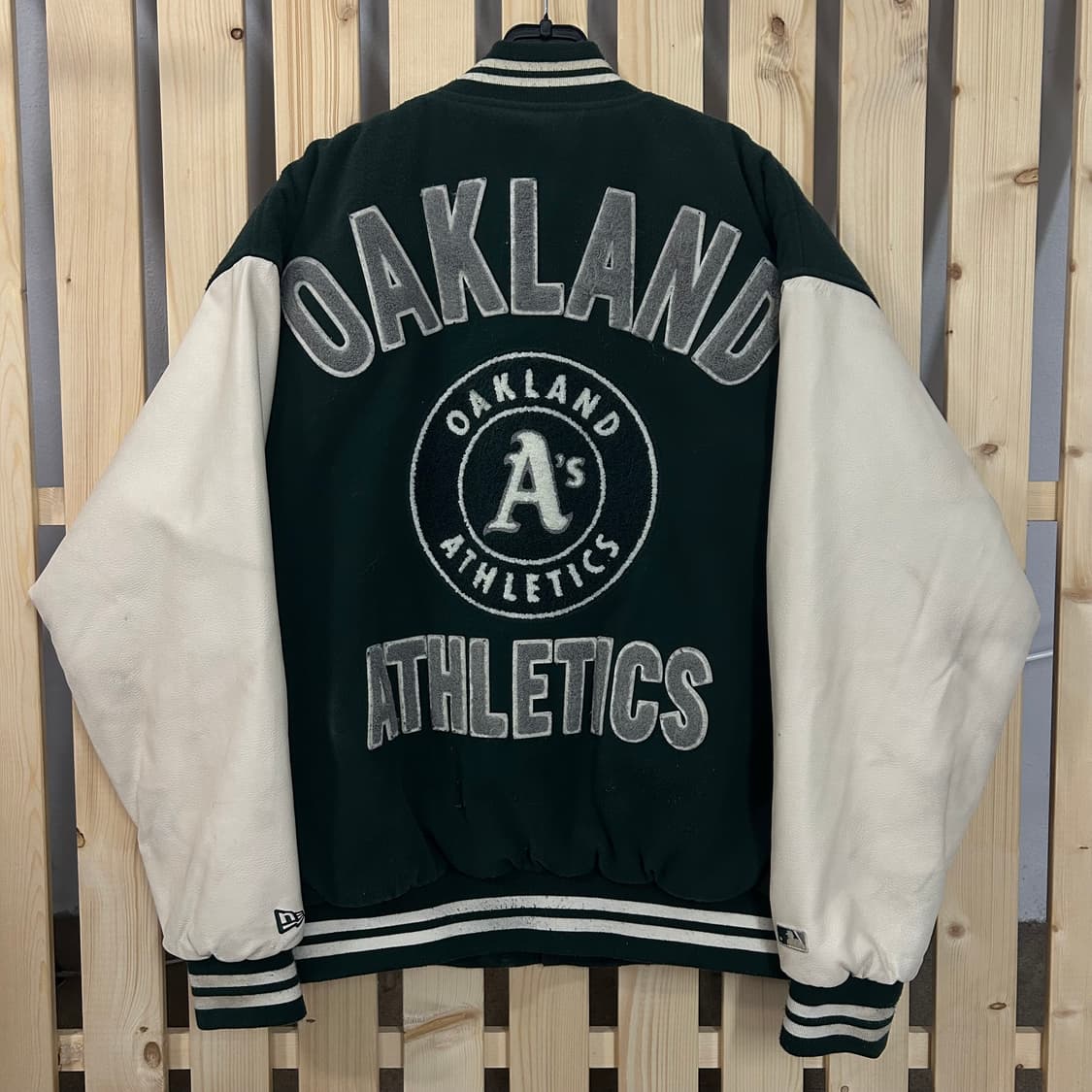 (L)뉴에라 오클랜드 어슬레틱스 스타디움 바시티 자켓 상품이미지1