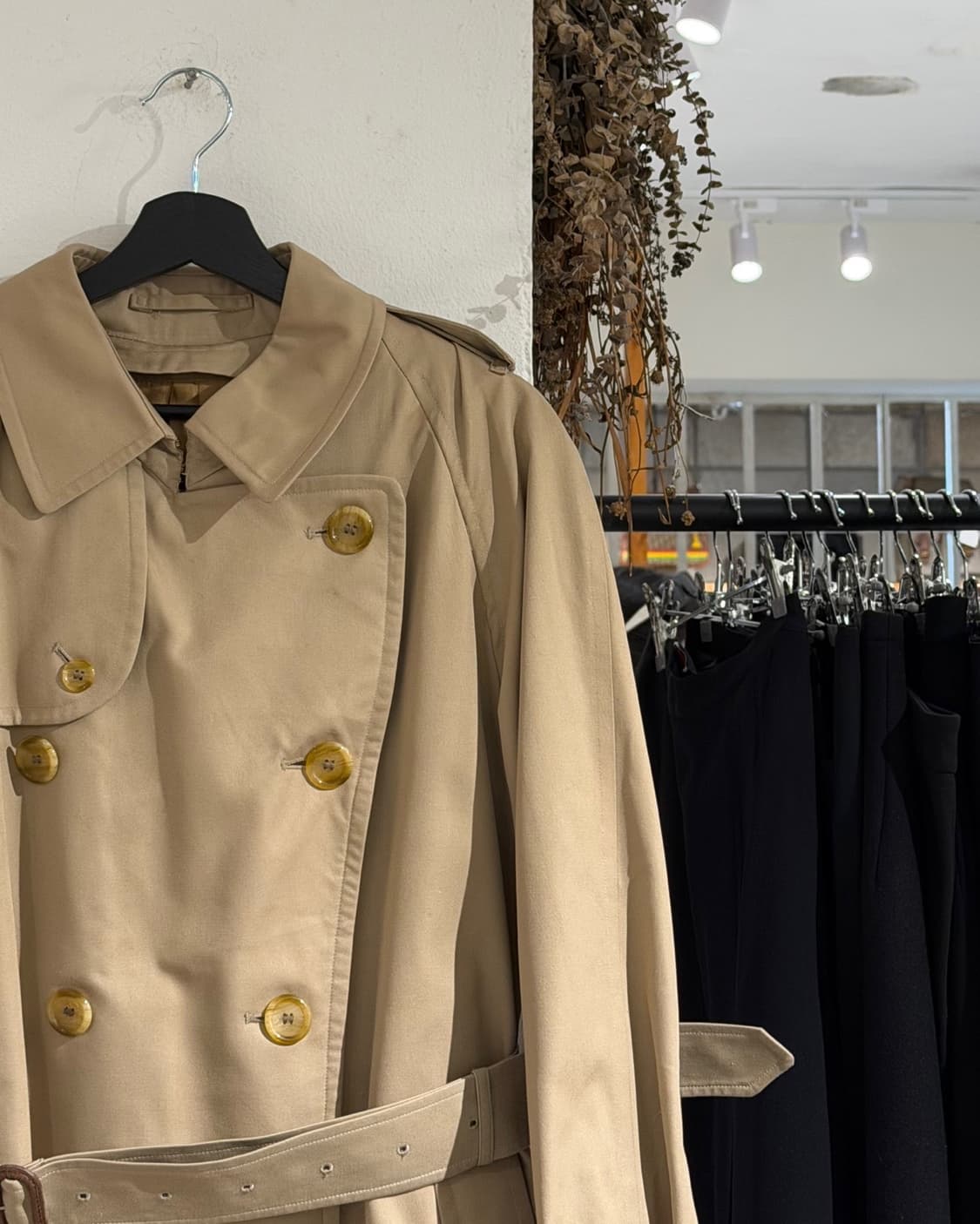 버버리 베이지 벨티드 더블 트렌치코트 상품이미지3