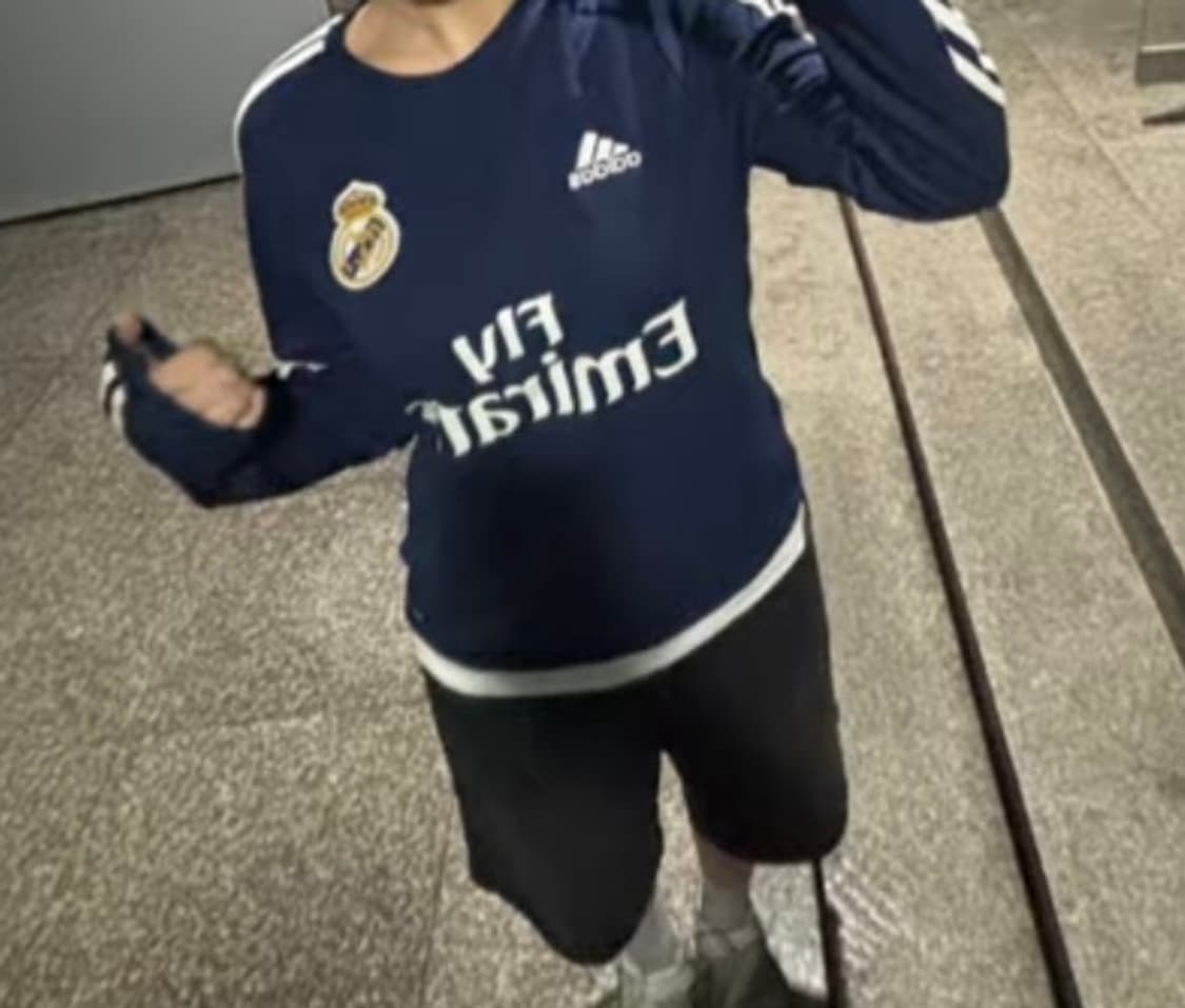 레알마드리드 롱 슬리브 긴팔 네이비 남색 삽니다 ㅜㅜ 상품이미지1