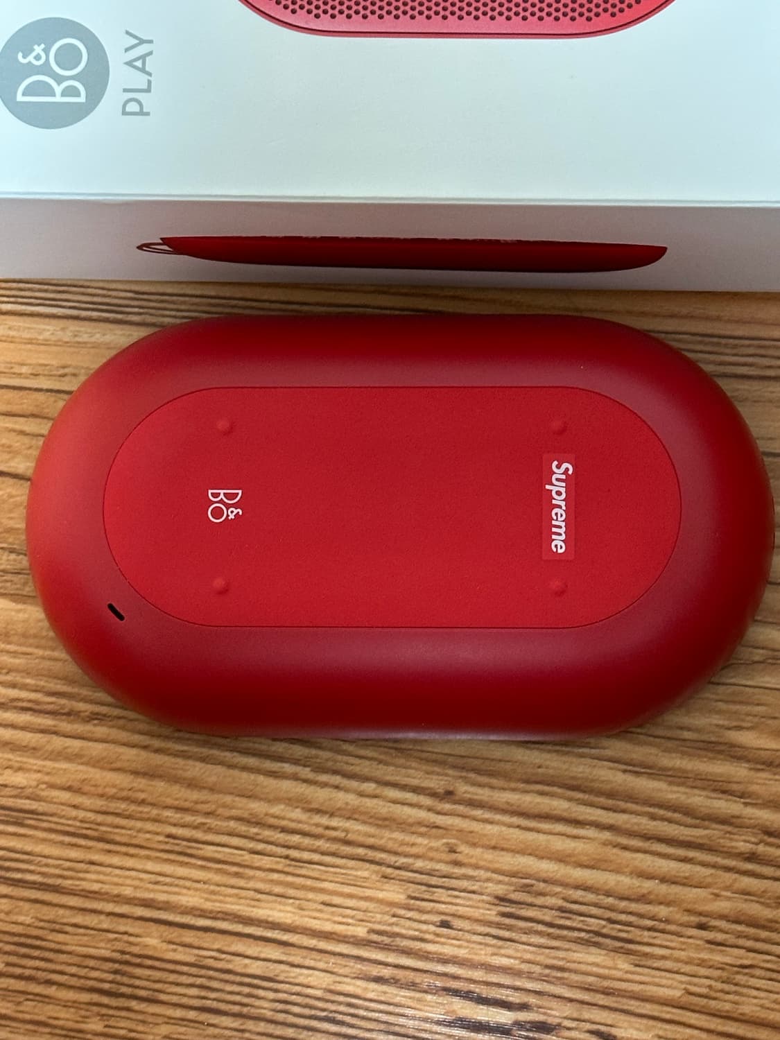 슈프림 B&O Beoplay P2 블루투스 스피커 상품이미지6