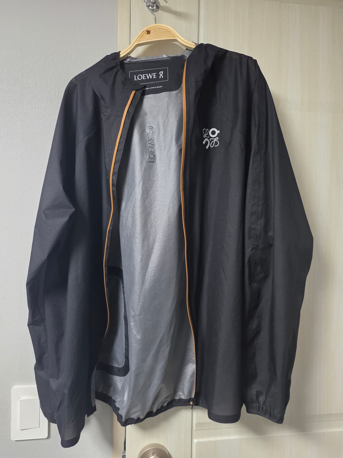 로에베 x 온 러닝 울트라 자켓 블랙 라지 상품이미지7