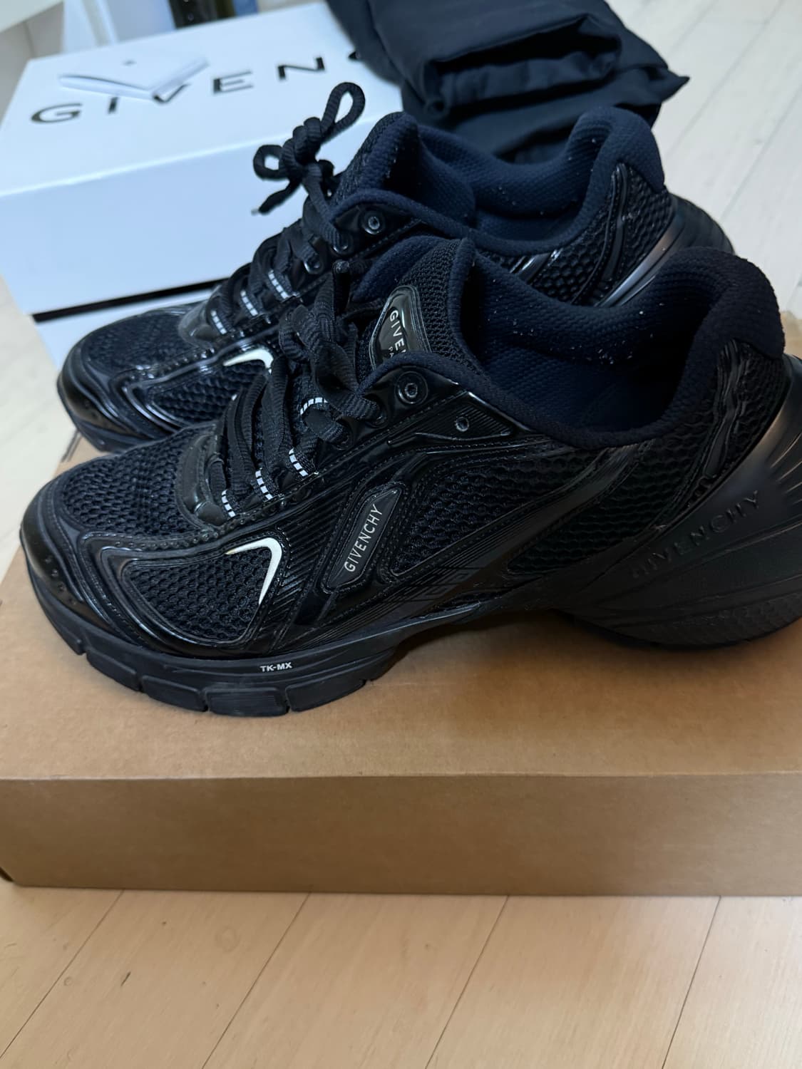 지방시 TK MX 44사이즈 풀박 상품이미지4