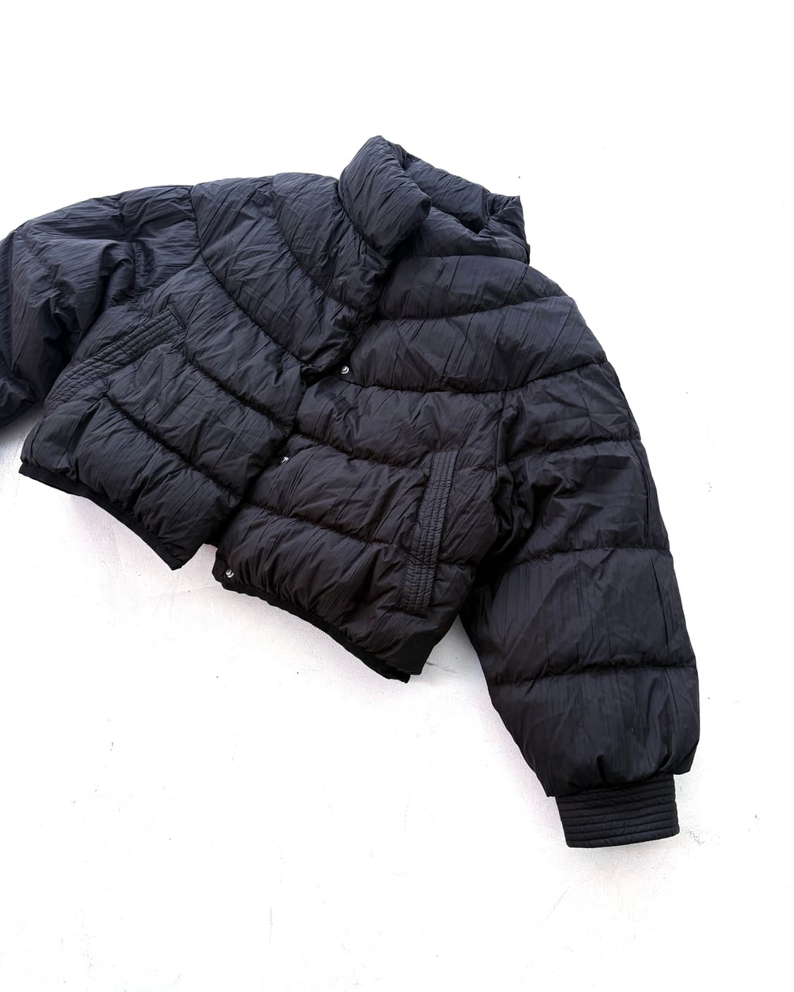 Wrinked-sleeve short puffer jacket 상품이미지2
