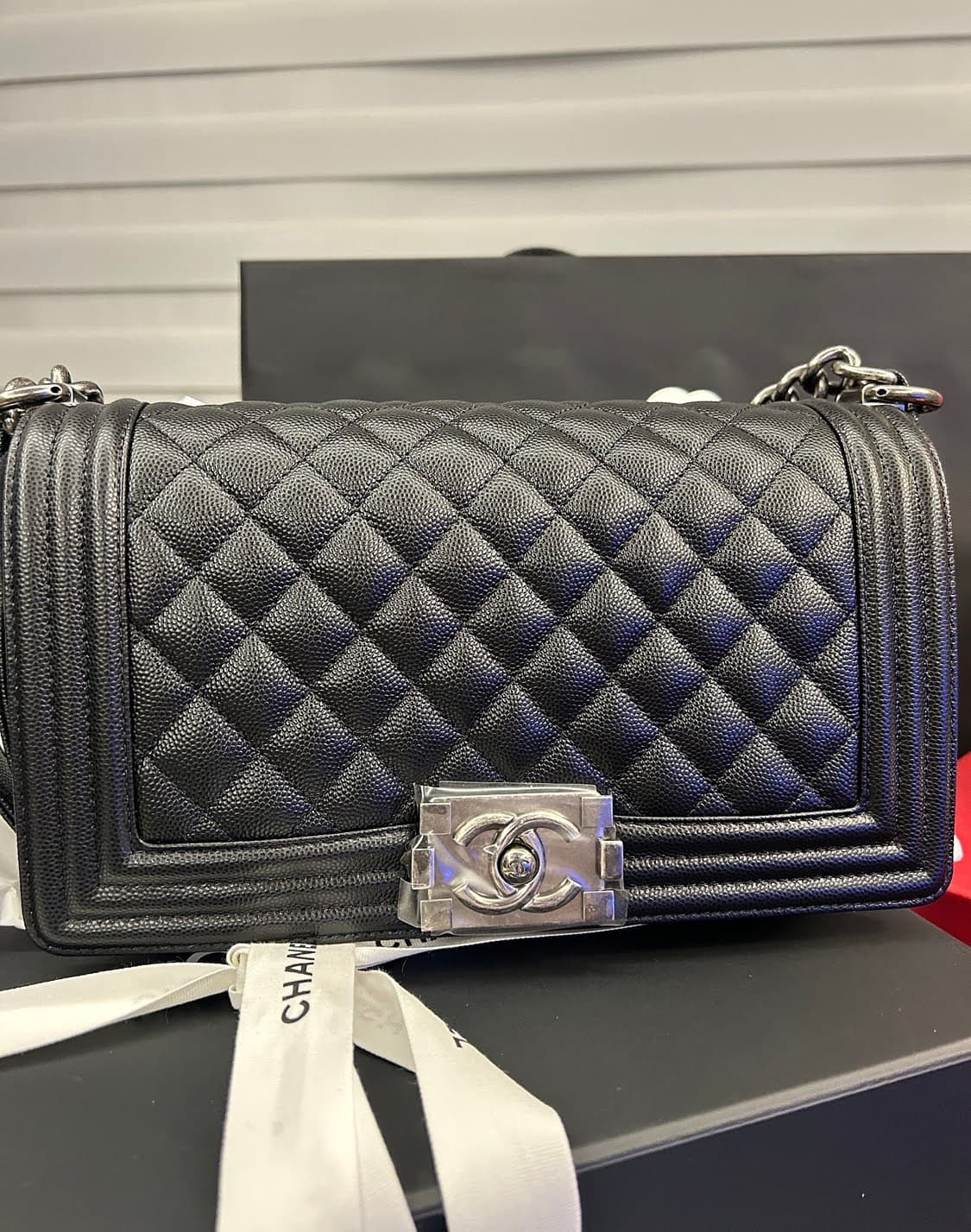 [새 상품급] 샤넬 보이백 캐비어 미디움 은장 상품이미지3