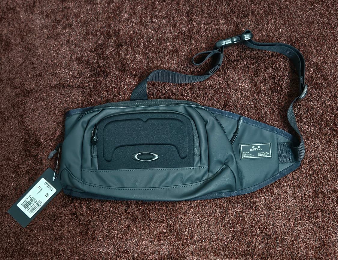 오클리 아이콘 벨트백 블랙 상품이미지1