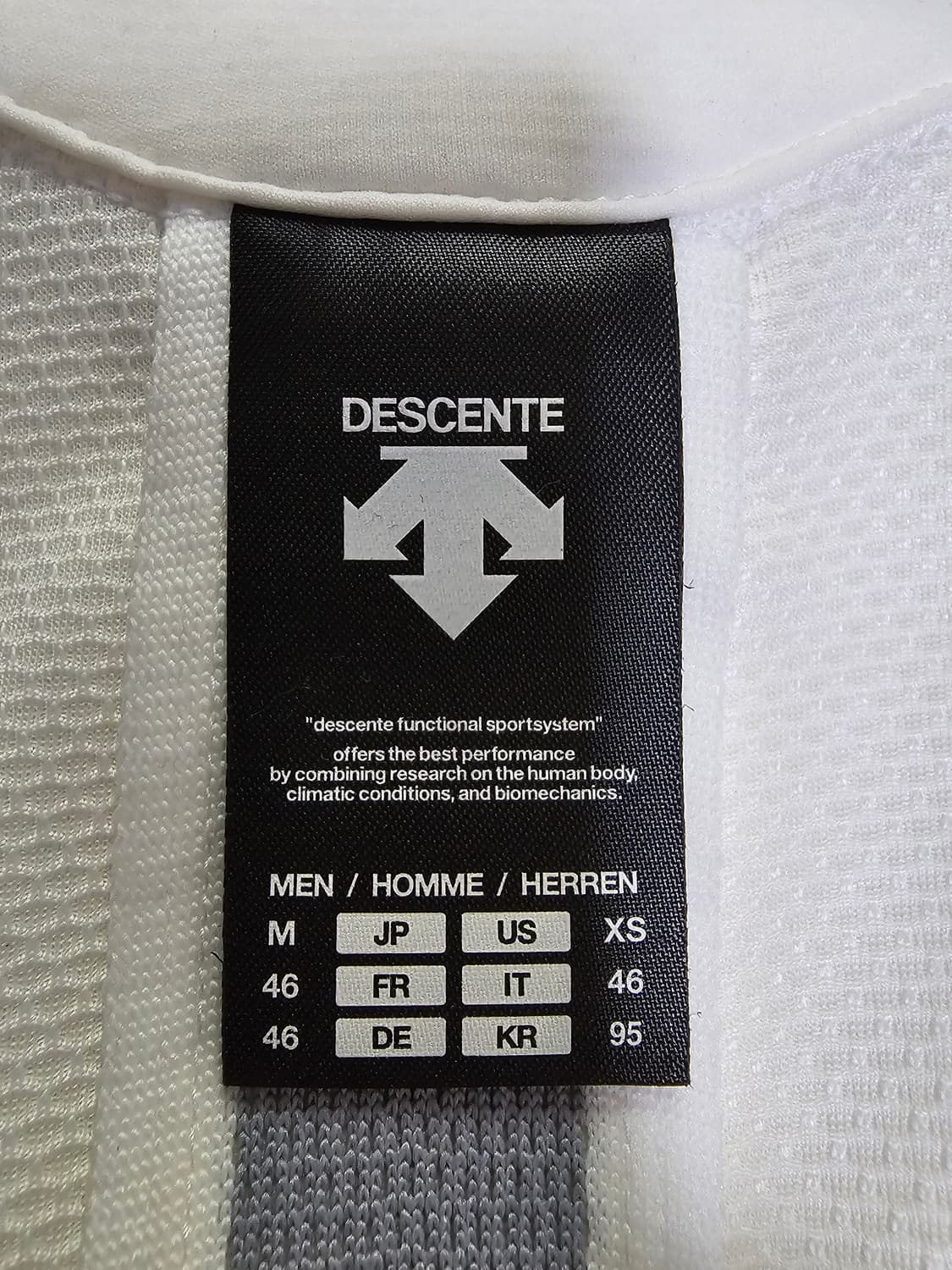 (새상품)데상트 러닝 집업 M(95) 상품이미지6