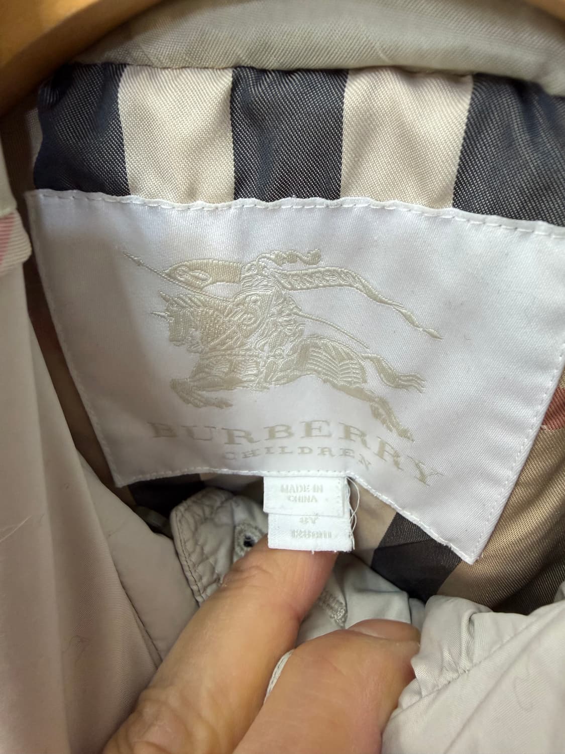 정품) 버버리 키즈 패딩 8y 상품이미지7