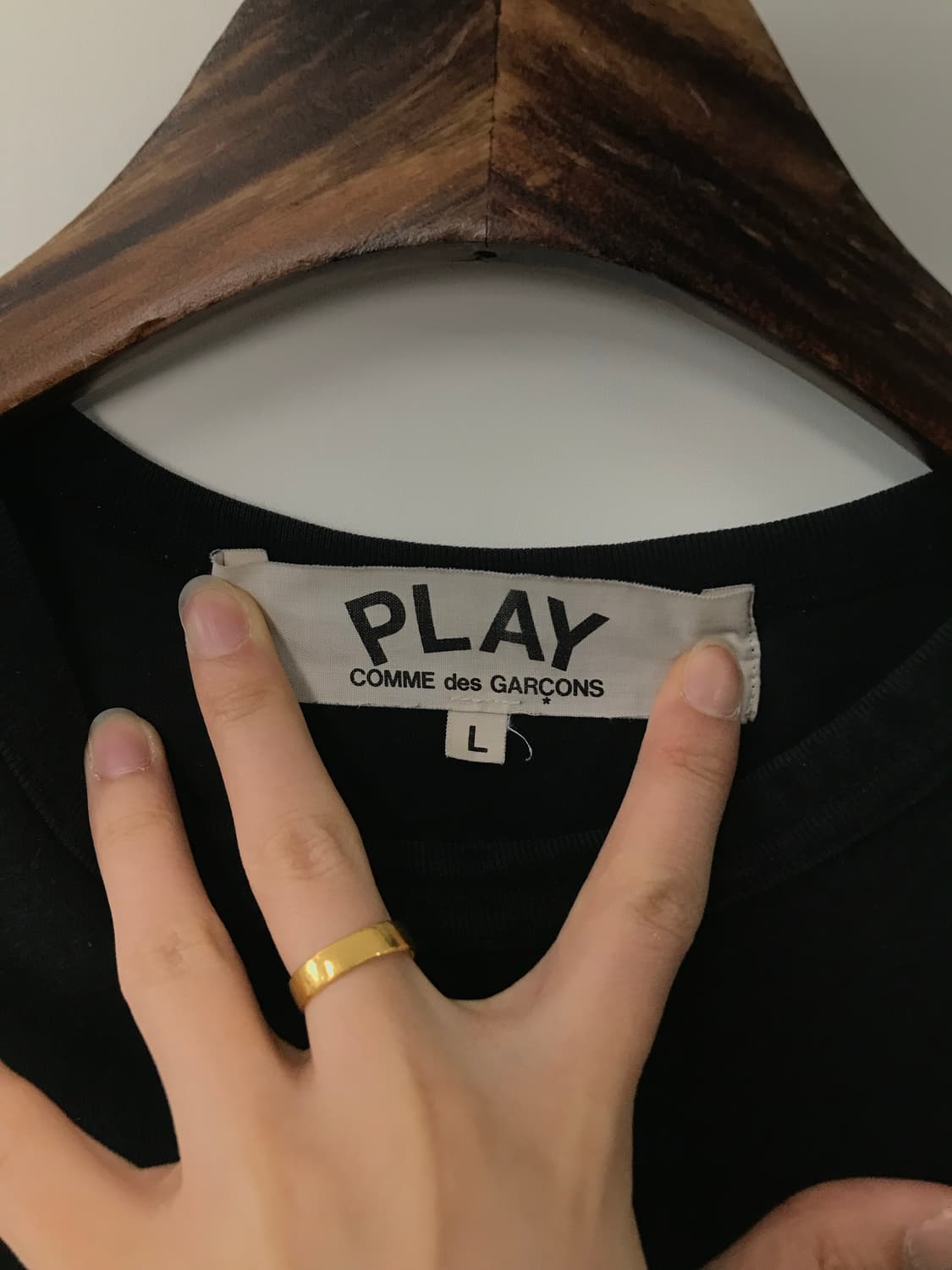 꼼데가르송 플레이 골드 와펜 블랙 반팔 티셔츠 상품이미지6