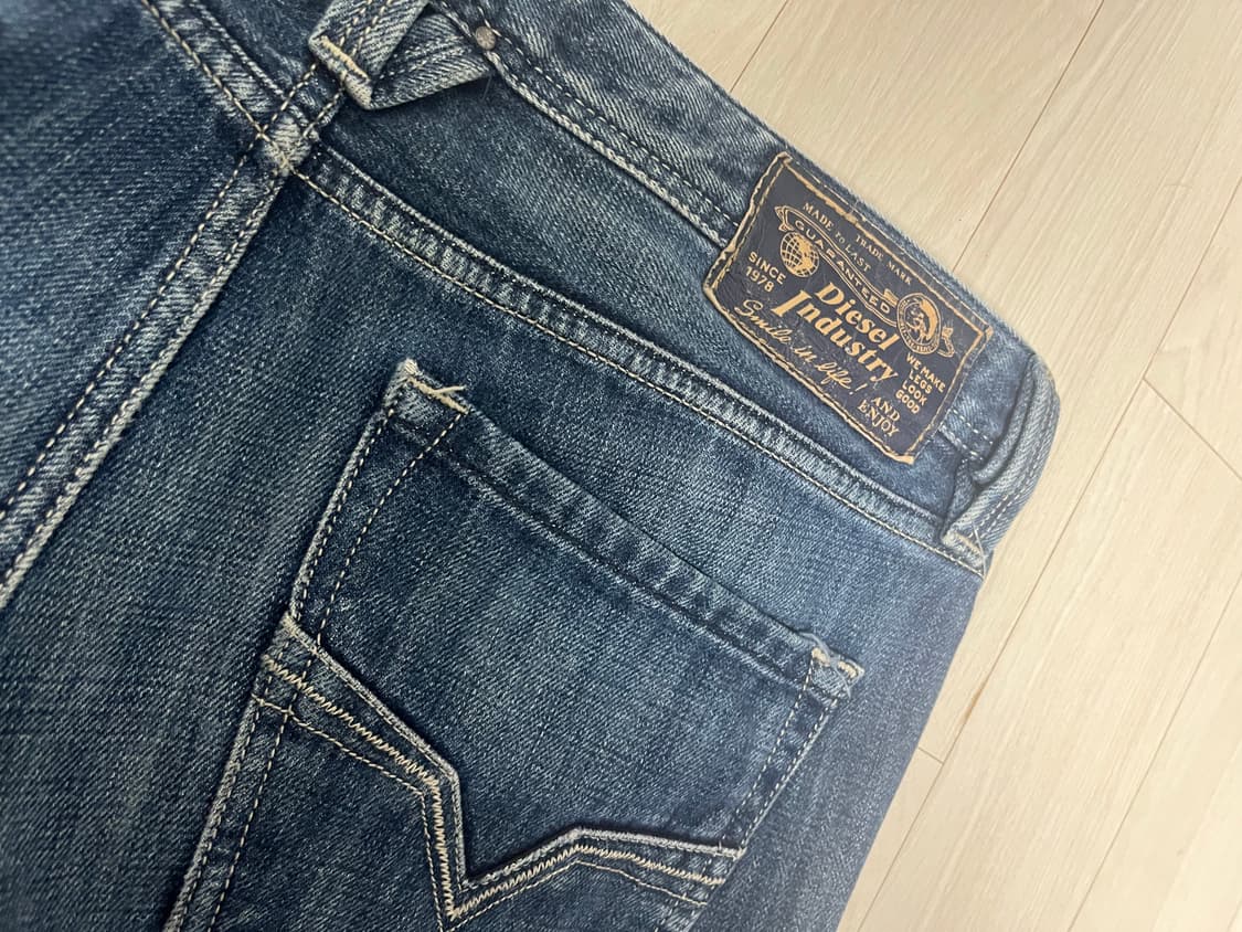 디젤 라키(LARKEE) 레귤러 일자핏 데님 W31 L30 상품이미지1