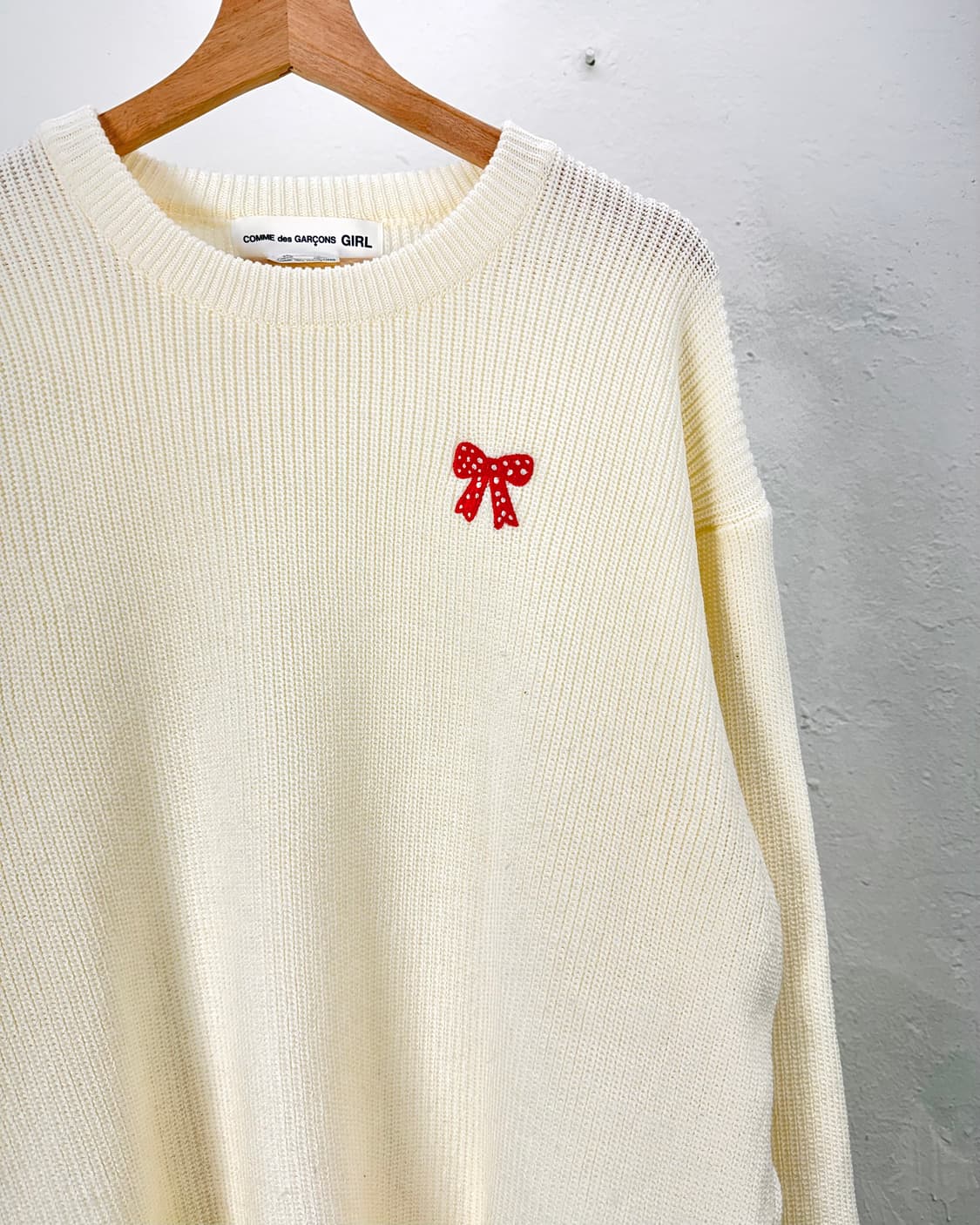 꼼데가르송 걸 엠브로이드 보우 아이보리 니트 스웨터 상품이미지3