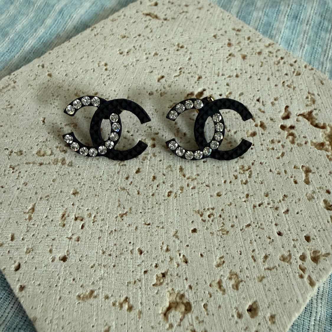 업사이클링 귀걸이 블랙큐빅 상품이미지1