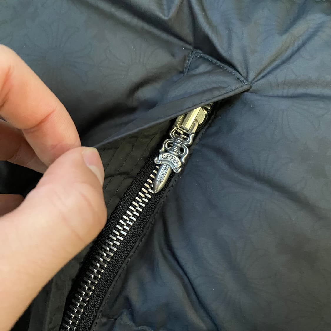 [S] 크롬하츠 스티프 STIFF V2 푸퍼 패딩 베스트 블랙 상품이미지5