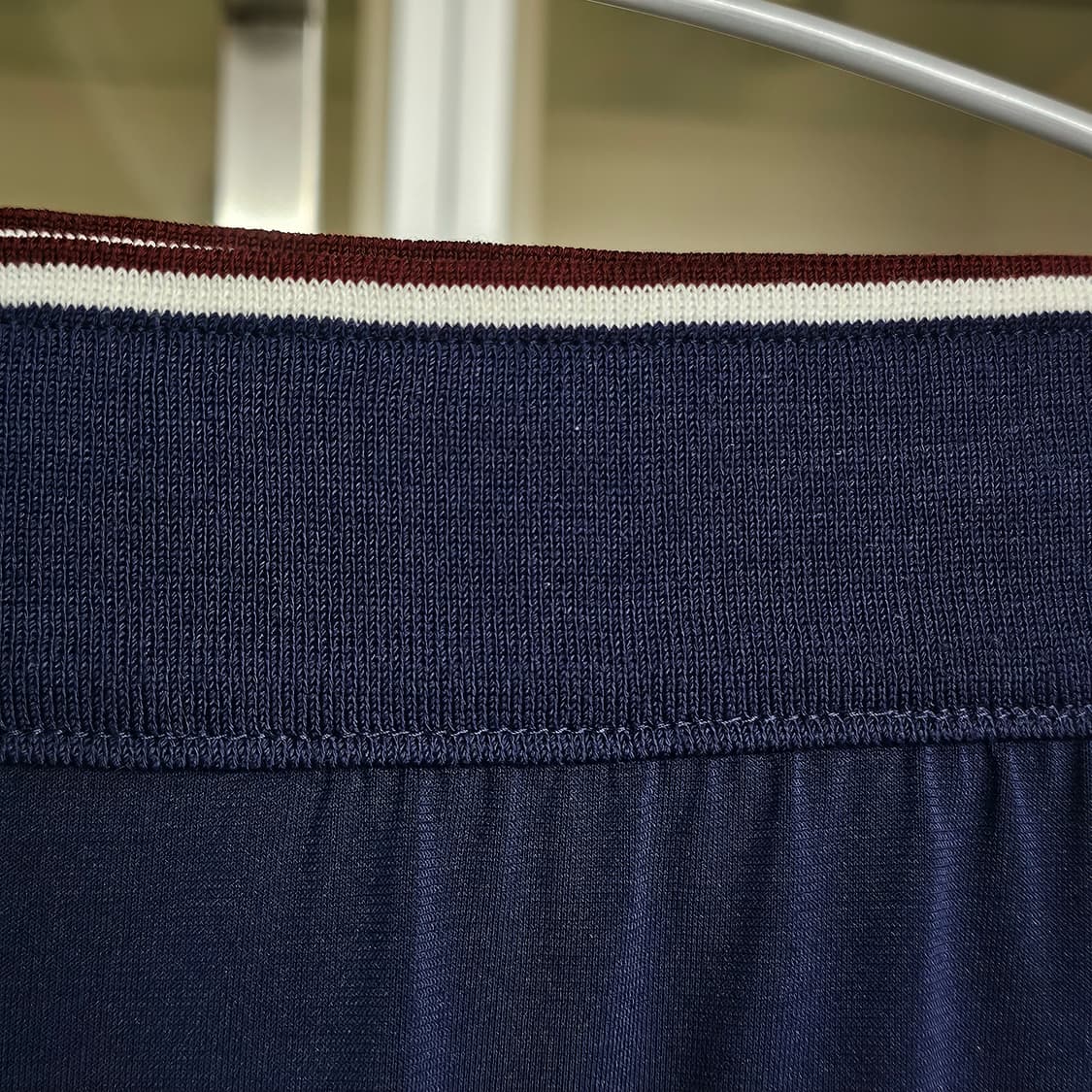 정품)르베이지(LEBEIGE) 네이비 여성 밴딩 미디 스커트 상품이미지4