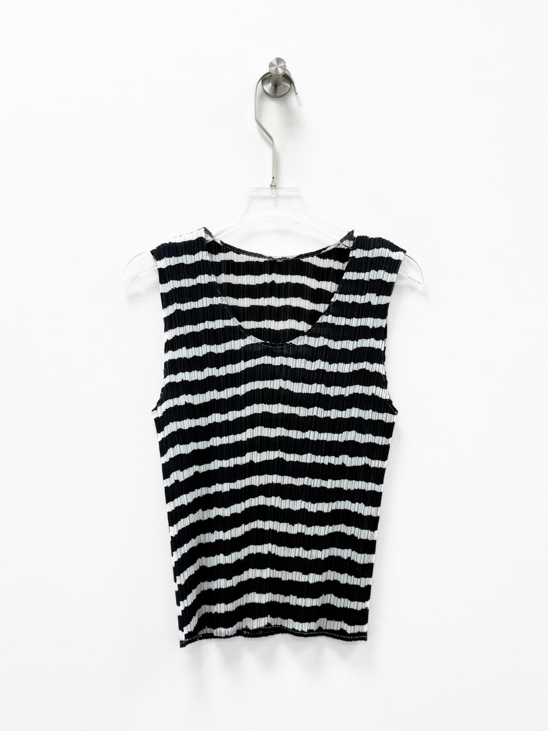 플리츠플리즈 스트라이프 슬리브리스 탑 상품이미지1