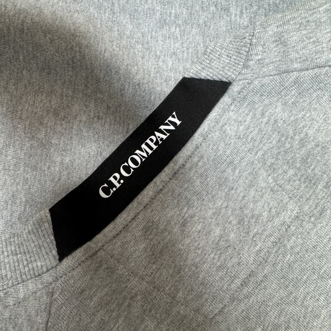cp컴퍼니 맨투맨 상품이미지3