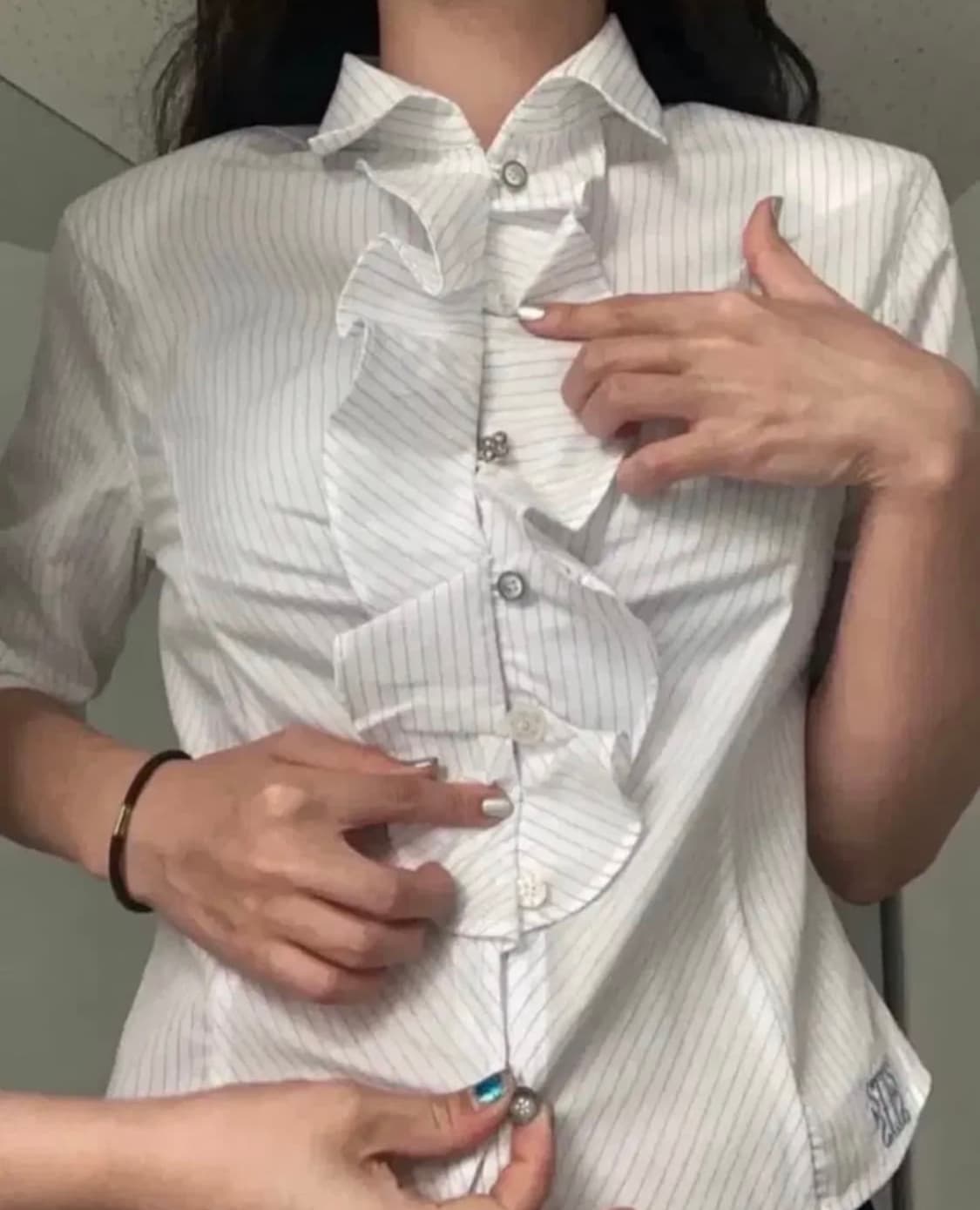 에옹쓰 프릴 셔츠 상품이미지1