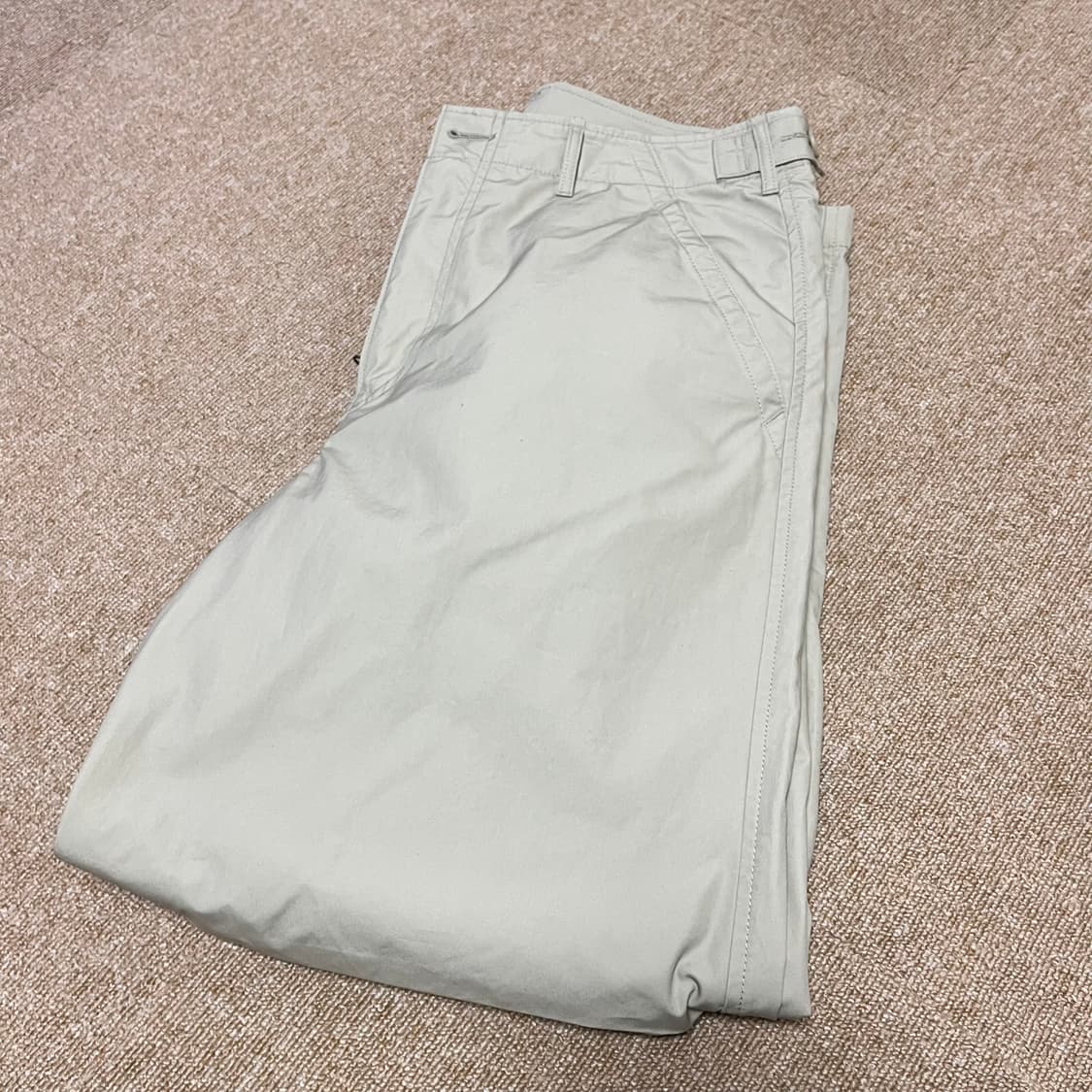 유니클로 와이드핏파라수트팬츠 베이지 상품이미지3