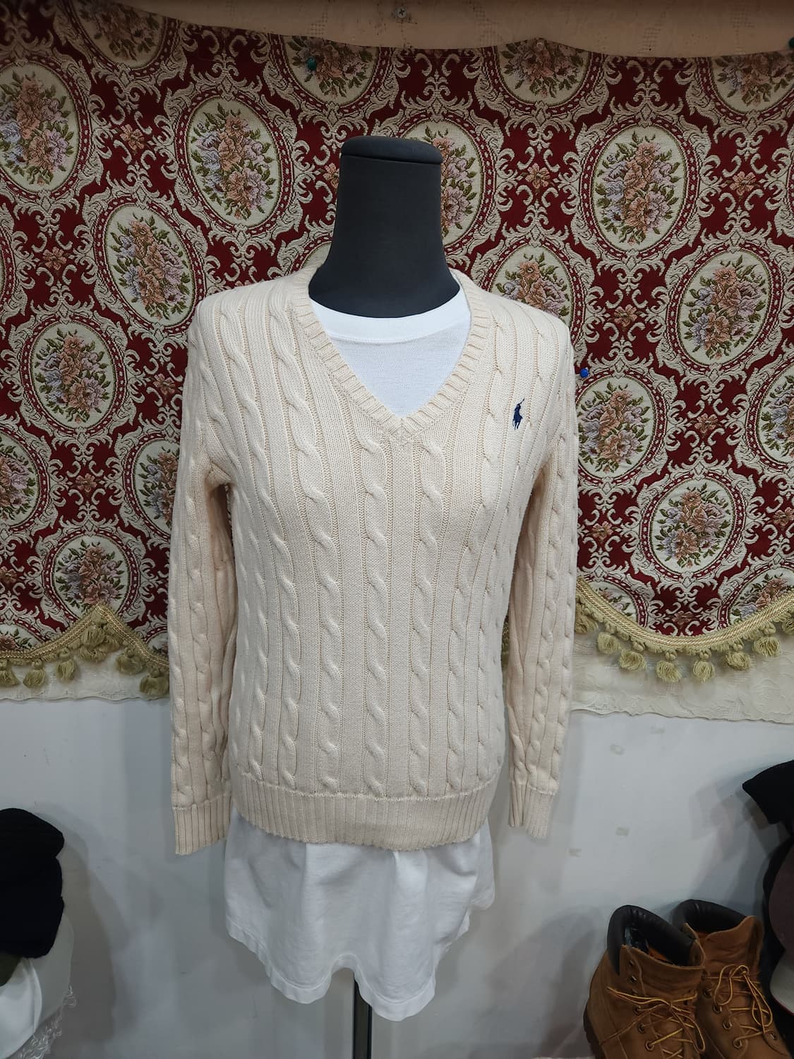 폴로 랄프로렌 연베이지 브이넥 꽈배기 코튼 니트

 상품이미지1