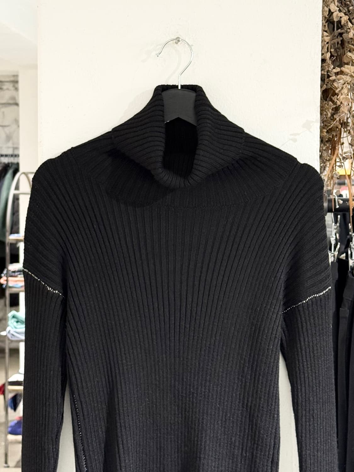 엠엠식스 블랙 하이넥 립니트 롱슬리브 탑 상품이미지4