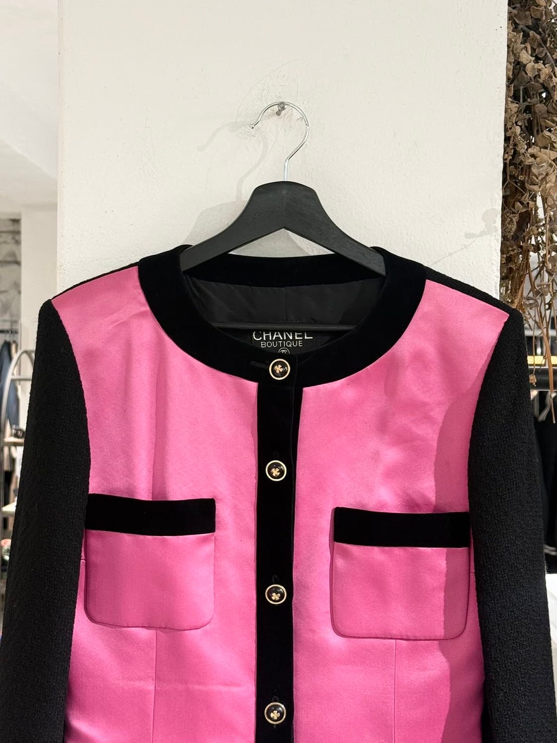 샤넬 부티크 핑크 블랙 벨벳 트리밍 트위드 자켓 상품이미지4